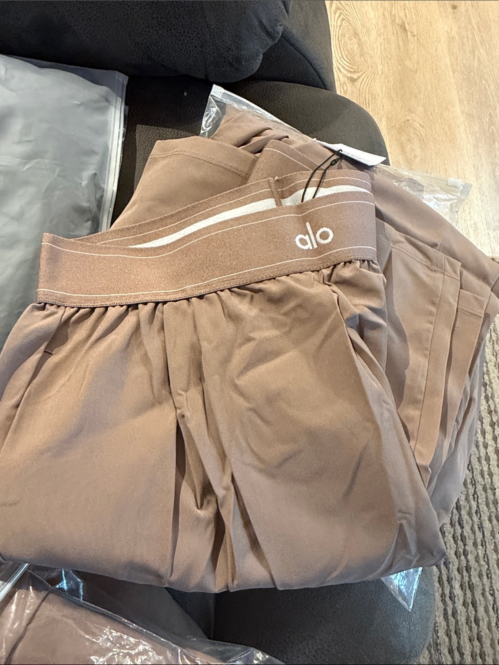 Women’s Tan Elastic-Waist Jogger Pants - Picture 3 of 5